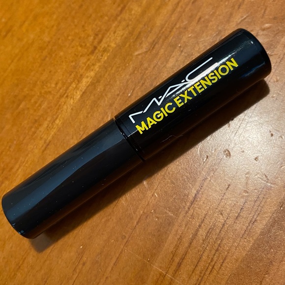 MAC Magic Extension Mascara - Picture 4 of 14